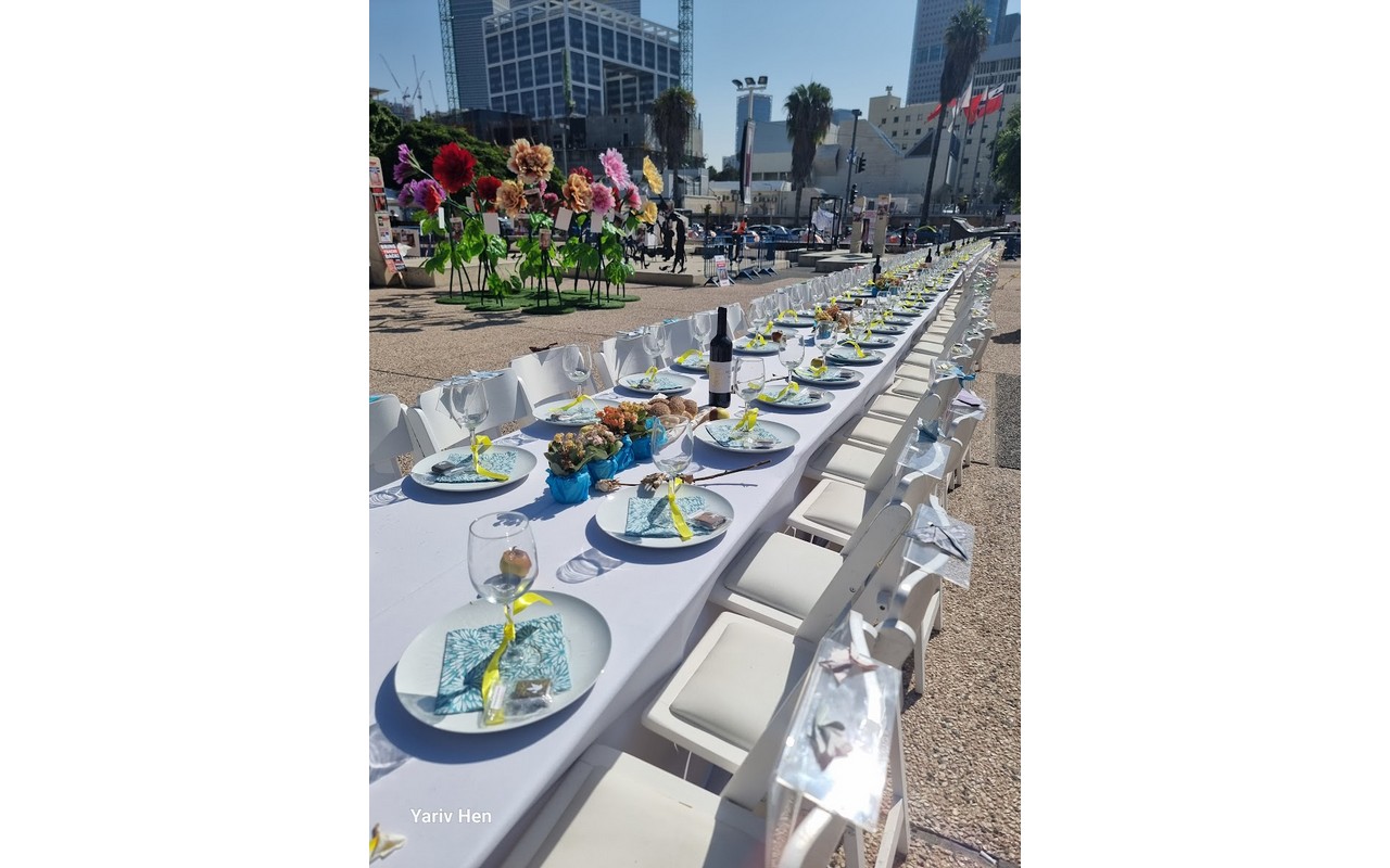 Table at the Hostages Square